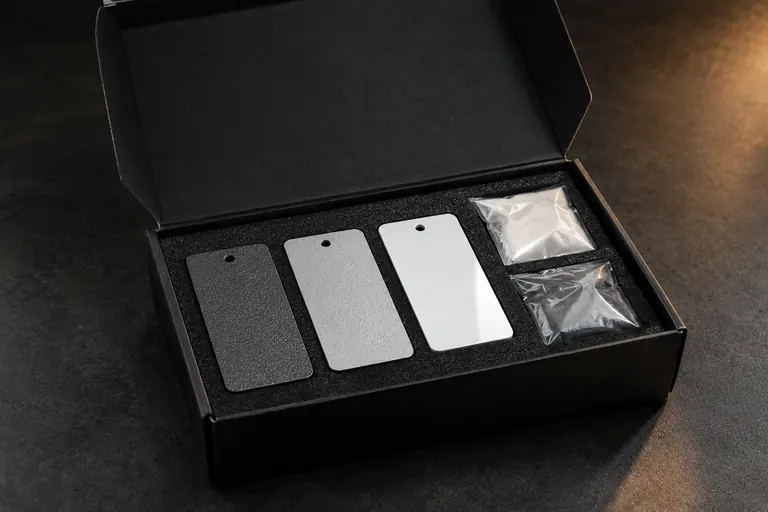 Sample box with three powder-coated panels and powder sachets