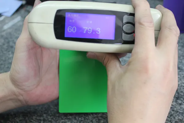 60° gloss measurement on a green panel