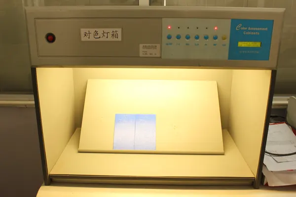 Standard light box for visual colour matching